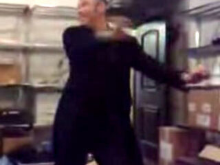 Eric Corton vermaakt de redactie