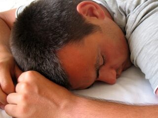 Negen tips om het zo lang mogelijk vol te houden tijdens ADE