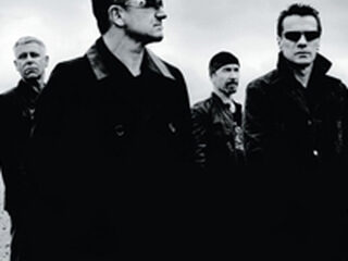 U2 deed surprise gig op dak van BBC