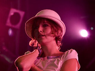 Marike Jager zong live bij Giel