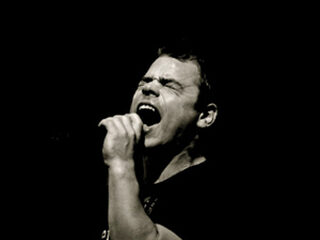 VanVelzen met Masaï-koor live bij Giel