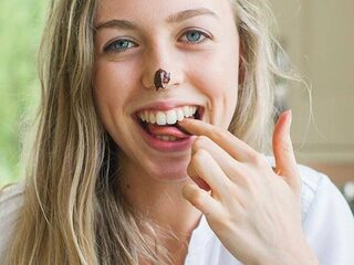 Alessandra (18) kan niet tegen gluten en verdient daar nu geld mee