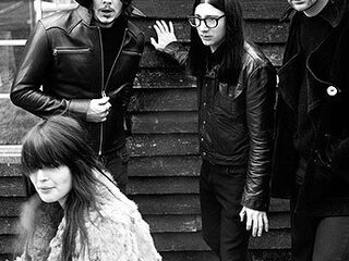 Beluister de nieuwe The Dead Weather