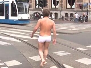 Giel voor Sensation uit de kleren?!