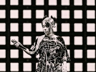 Kijken: Billie Eilish covert The Beatles tijdens Oscars