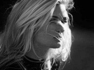 Miss Montreal live met 'Writing Stories'