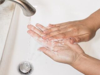 Foals geeft instructies voor een perfecte 'Wash Off'