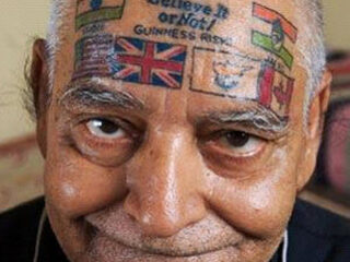 Nooit Grappig: Tattoo op z'n kop