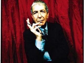 Leonard Cohen stort in op podium
