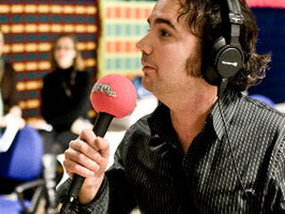 Gerard naar de lokale omroep