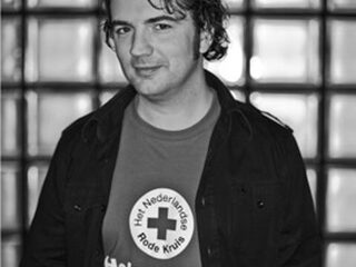 Gerard prijst zijn eerste singletje aan