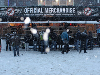 Merchandise loopt als een tiet!