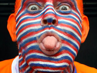 Voetbalrechten scoren is Nooit Grappig