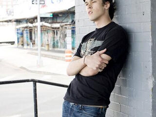 Justin Nozuka en Mama's Gun live bij Giel