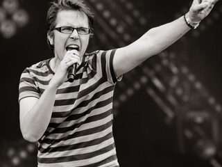 Michiel roept DWDD bands op om langer te spelen