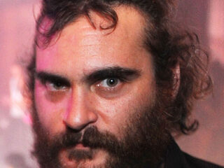 Joaquin Phoenix wordt toch geen rapper. Film is nep.