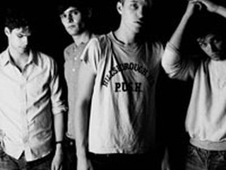 Gitarist The Drums stapt op