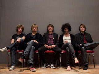 The Hype doet 'Do You Know?' bij Bring It On