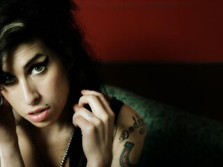 Amy Winehouse 4x in Mega Top 50