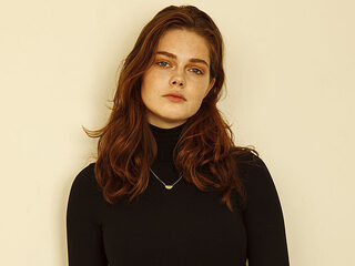 Lotte (18) is plussize model en werkt in een pizzeria