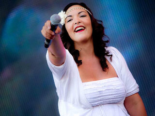 Zesde keer platina voor Caro Emerald