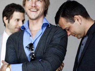 Interpol zit al twee dagen ingesneeuwd met tourbus