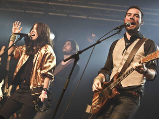 De Staat kerstrockte live bij Giel