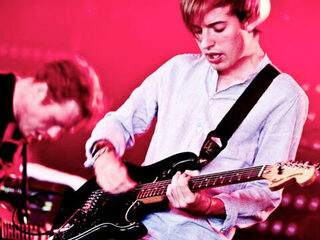 Bombay Bicycle Club shufflet de studio plat