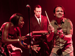 Gerard Ekdom mysteryguest bij Fitz & The Tantrums