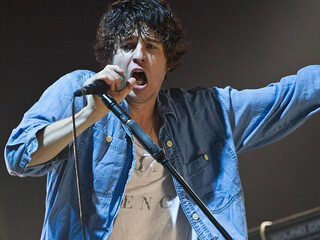 The Kooks rockt aan de bar in That's Live