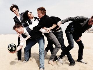 Handsome Poets hoogste nieuwe op #34