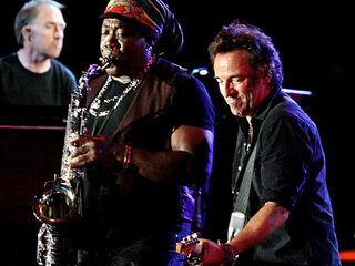 Coldplay, U2 en Slash eren Clarence Clemons