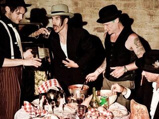 Red Hot Chili Peppers brengt ongehoorde tracks uit
