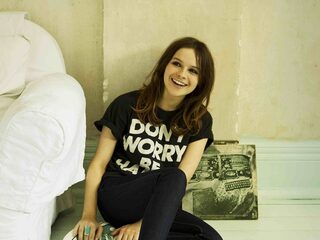 Internationale charts: Gabrielle Aplin op #1 in de UK