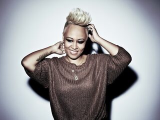Emeli Sandé evenaart record in UK van Spice Girls