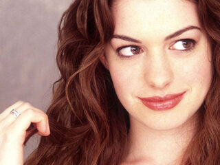 Anne Hathaways gangstarap in de remix