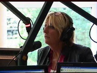 Marga van Praag las het nieuws. Arme Bart Jan