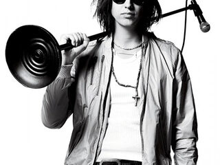 The Strokes frontman in parfumreclame