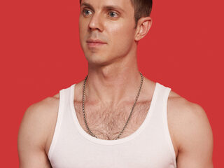 Scissor Sisters-zanger wil met QOTSA werken