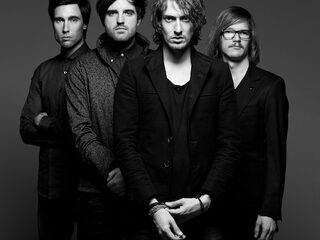 Kensington wisselt drummer en bassist voor tv