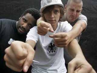 De Jeugd van Tegenwoordig viert feest bij Giel