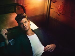 Robin Thicke stijgt naar #1 met 'Blurred Lines'