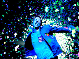 Armbandjes kosten Coldplay 500.000 euro per show