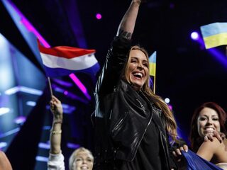 Anouk terug op #1 in Mega Top 50 met ‘Birds’