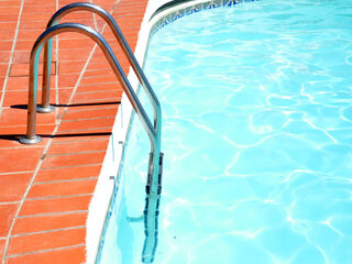 Timur belt met 82-jarige zwemkampioene