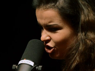 Anny! haalt uit bij Giel