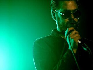 Annemieke belt met Kasabian