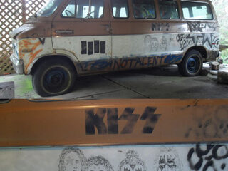 Melvins tourbusje met artwork Cobain te koop