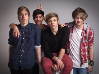 Eerste #1-hit voor 5 Seconds Of Summer in VK