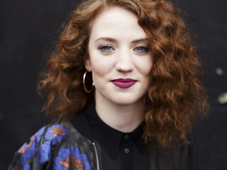 UK: Jess Glynne blijft #1, Nederlands duo in top 20